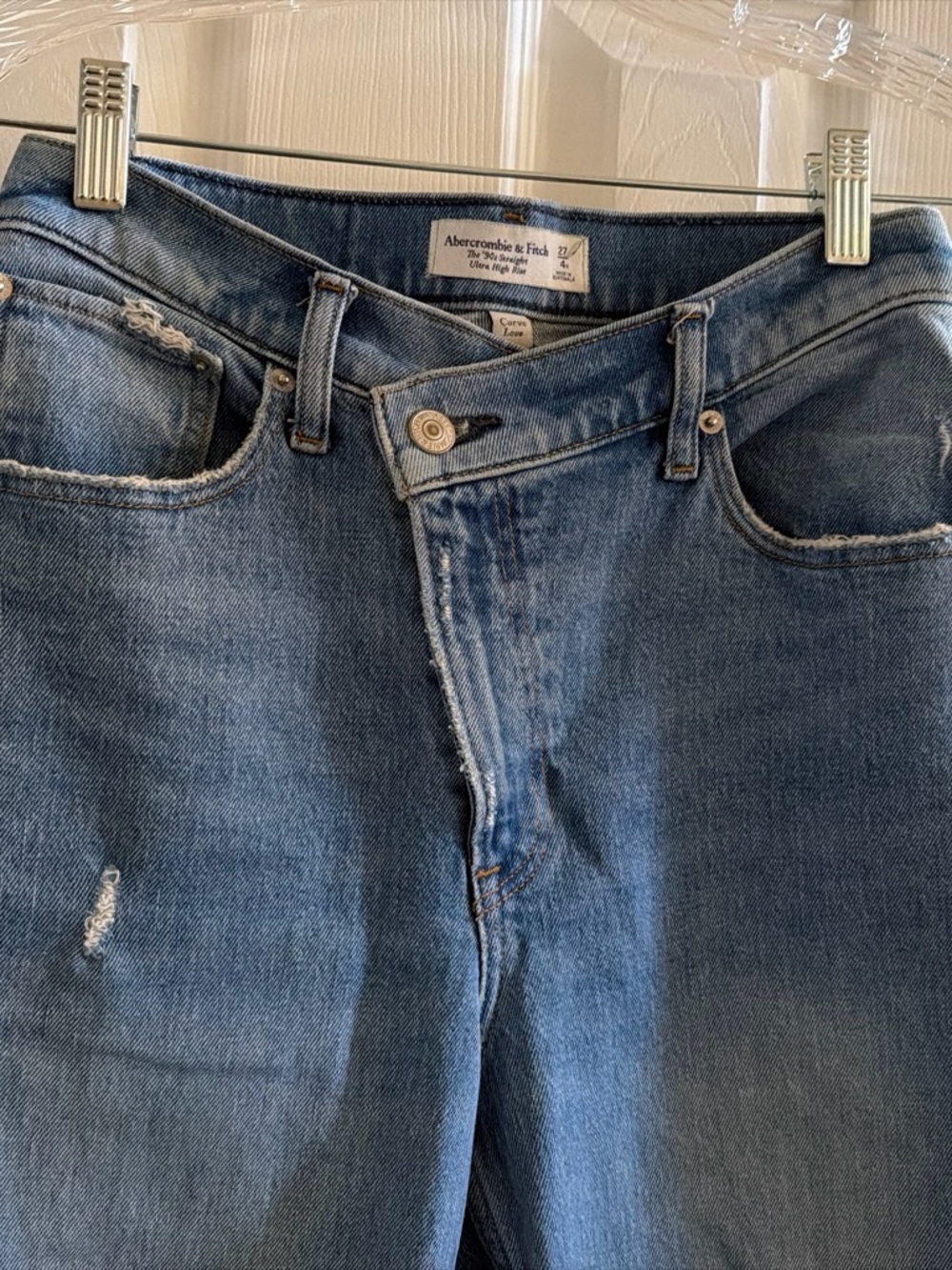 Abercrombie & Fitch Women’s Crossover Light Wash Straight Jeans - Picture 3 of 8